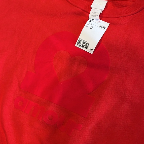 Red amour H&M semi-cropped sweatshirt <3 (size xs) - Picture 3 of 4